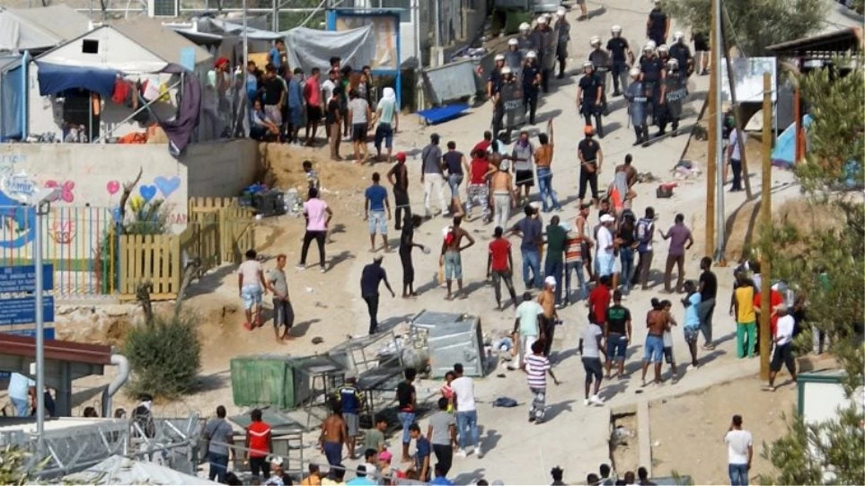 Κάνουν ό,τι θέλουν οι μετανάστες στη Μυτιλήνη: Με εντολή του Εισαγγελέα επέστρεψαν στον καταυλισμό